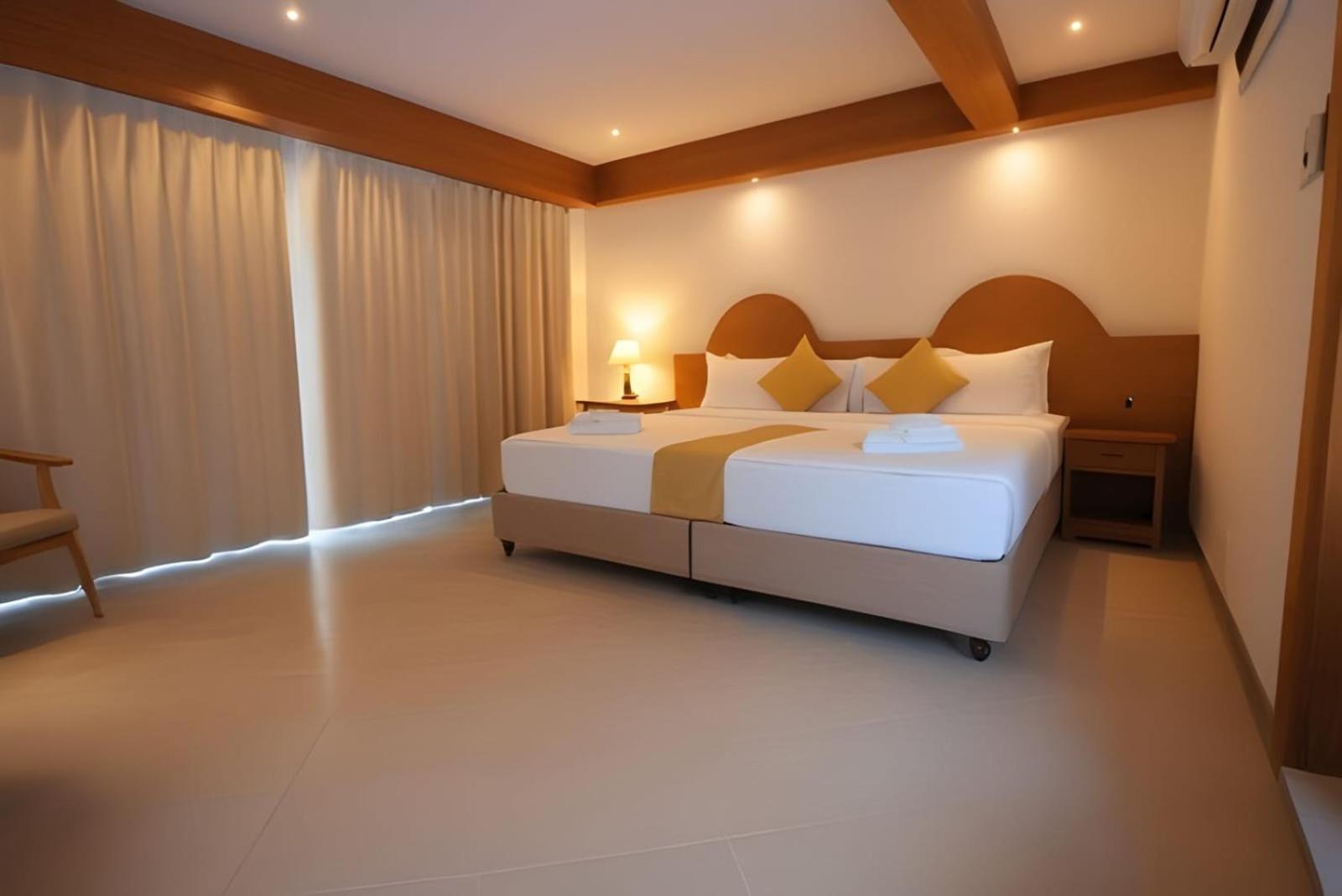 Hack Patong Beach Hotel Kültér fotó