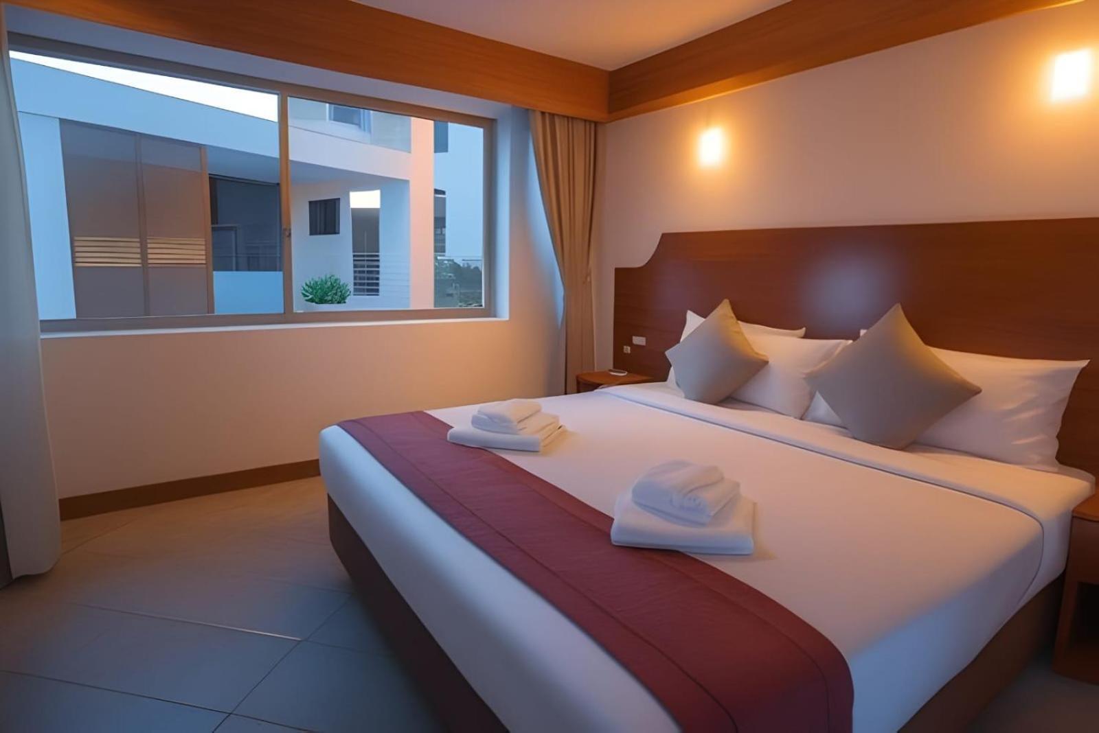 Hack Patong Beach Hotel Kültér fotó