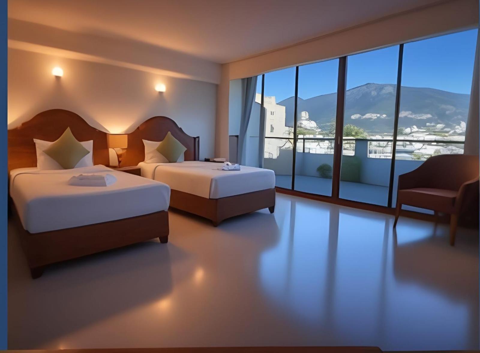 Hack Patong Beach Hotel Kültér fotó