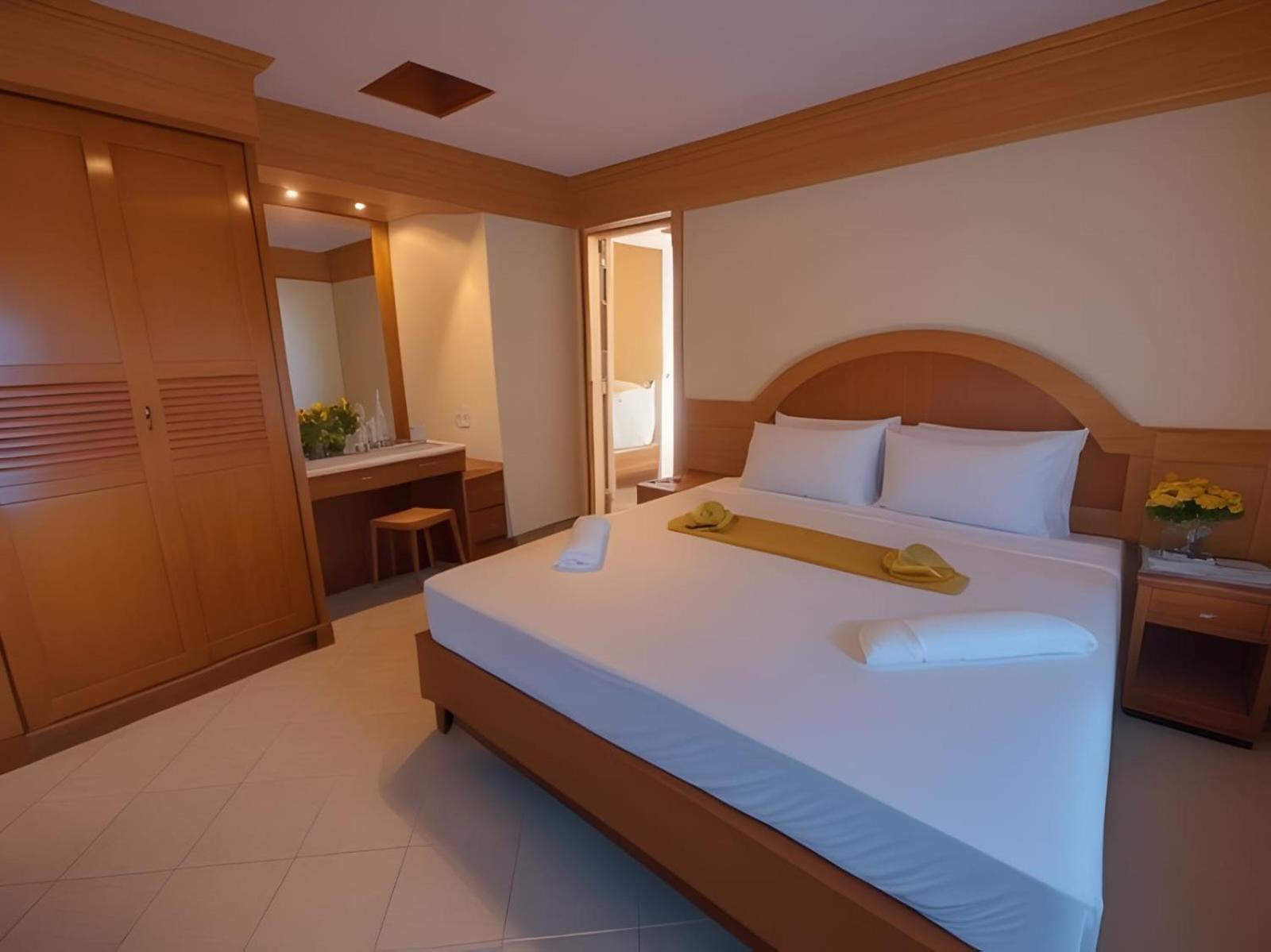 Hack Patong Beach Hotel Kültér fotó