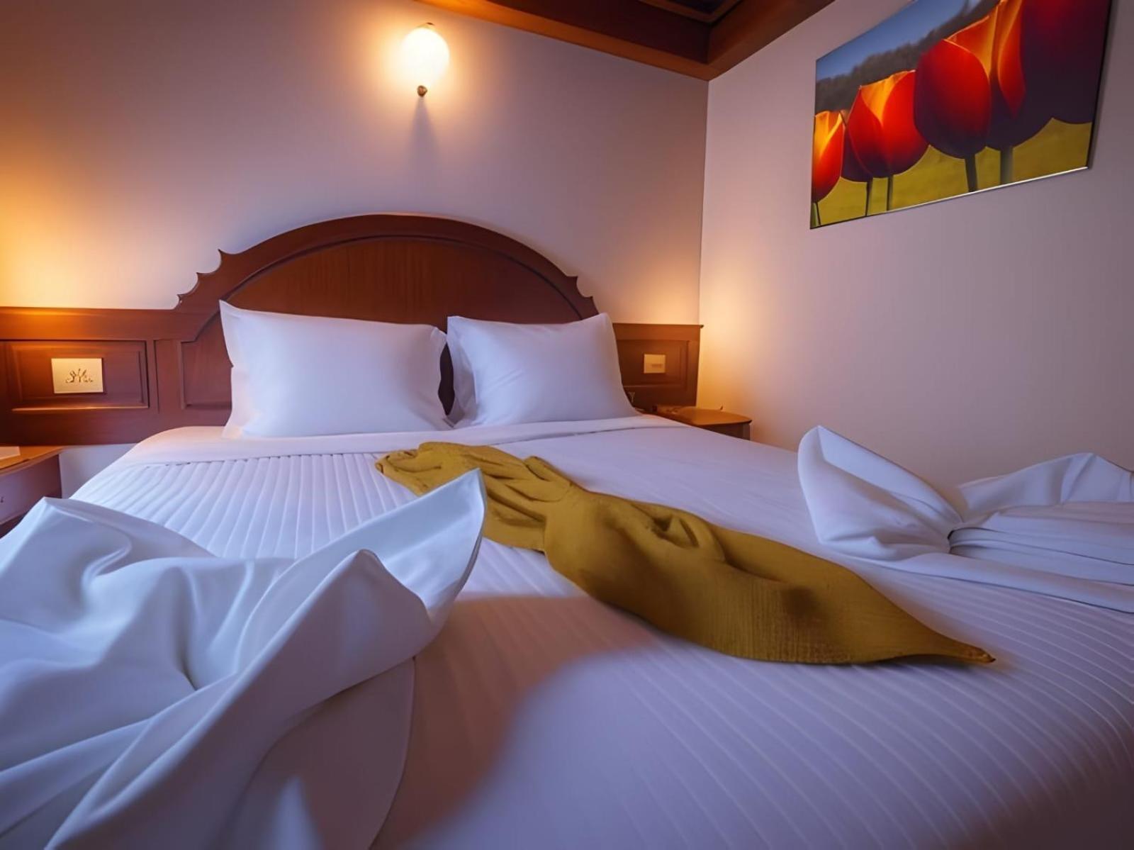 Hack Patong Beach Hotel Kültér fotó
