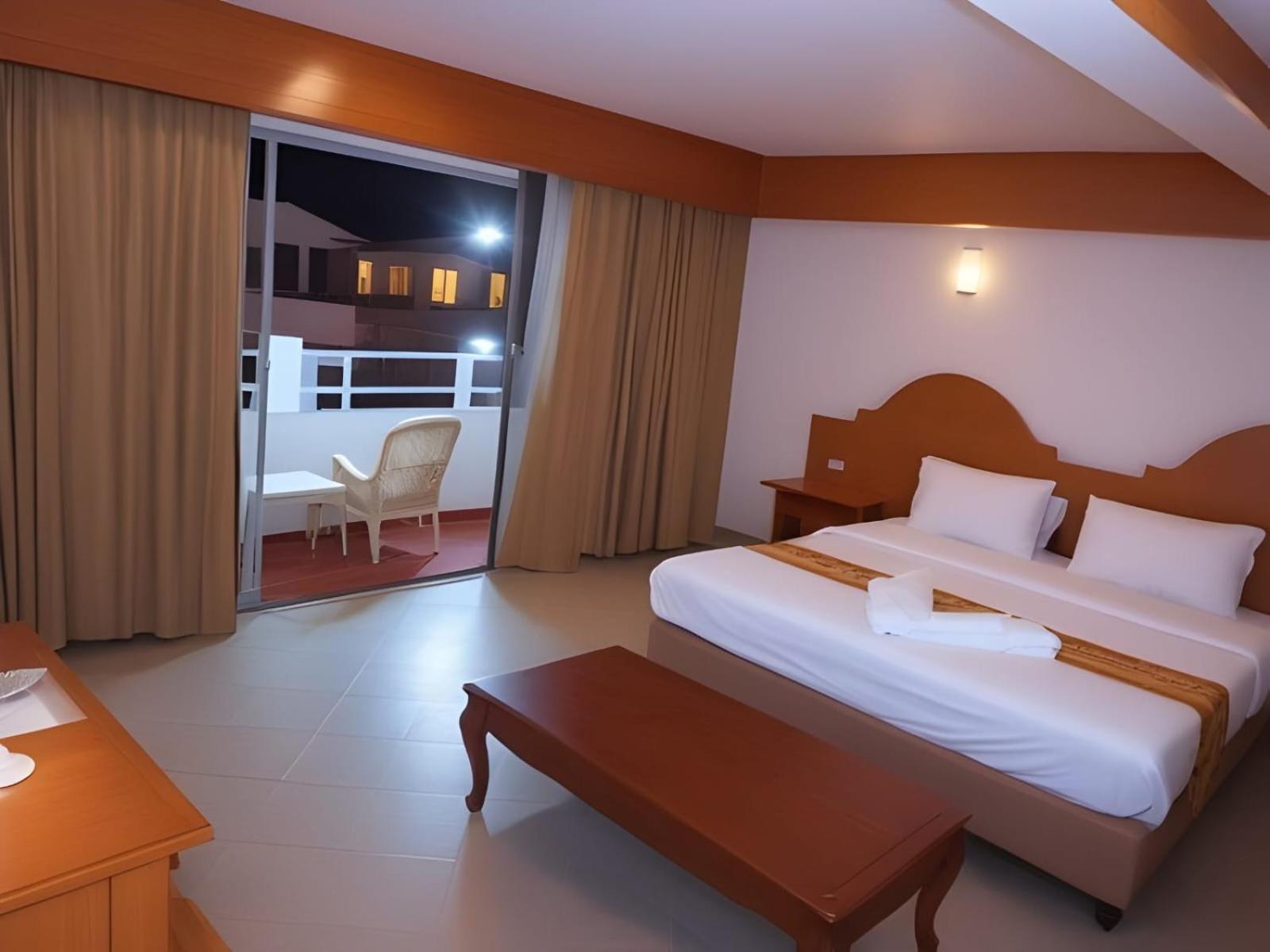 Hack Patong Beach Hotel Kültér fotó